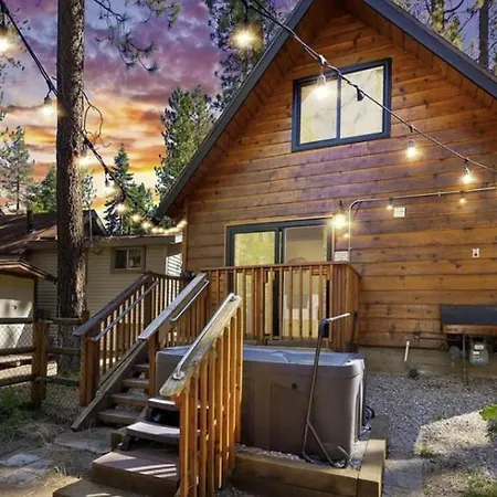Cabin Comfort - Walk To Ski Shuttle With Private Hot Tub & Sauna!